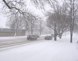 Snowy Des Moines street.