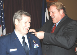 Governor Culver pins a third star on General Ron Dardis.