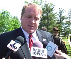 Governor Culver answers questions from reporters.