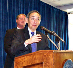 Energy Secretary Steven Chu talks as Governor Culver listens.