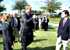 Governor Culver gives the thumbs up to the chair of the Iowa Utilities Board.