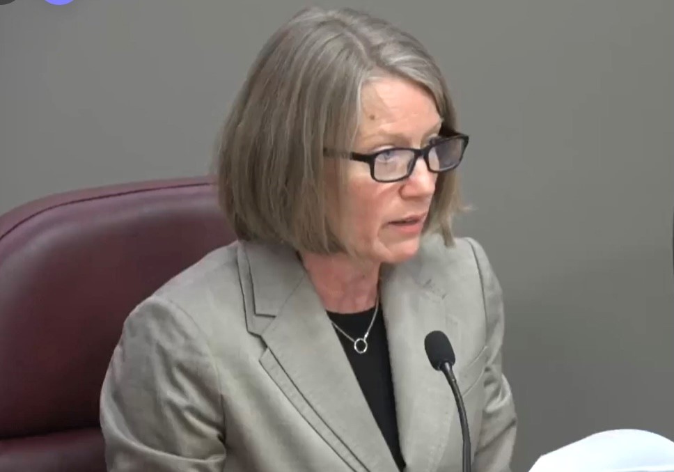 Des Moines board considers legal action over Roberts’ hire
