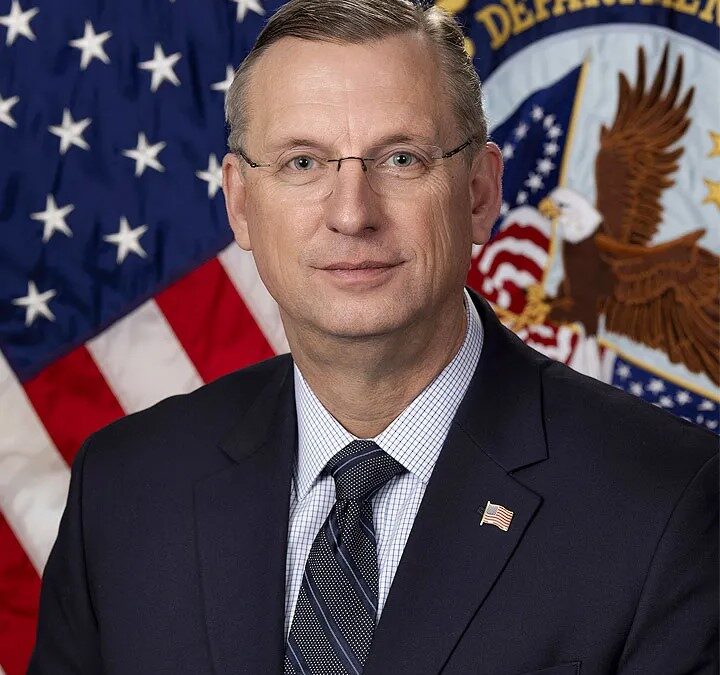 U.S. Secretary of Veterans Affairs visits V.A. center in Iowa