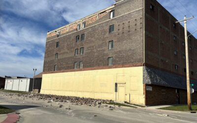 Brick facade of 1914 building in Fort Dodge partly collapses