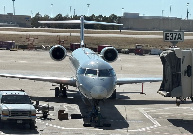 Allegiant Air pilots picket at DSM and more than 20 other US airports