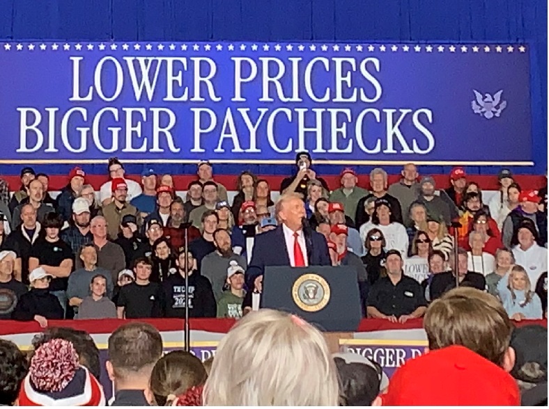 Trump tells Iowans E15 deal near, focuses on midterms