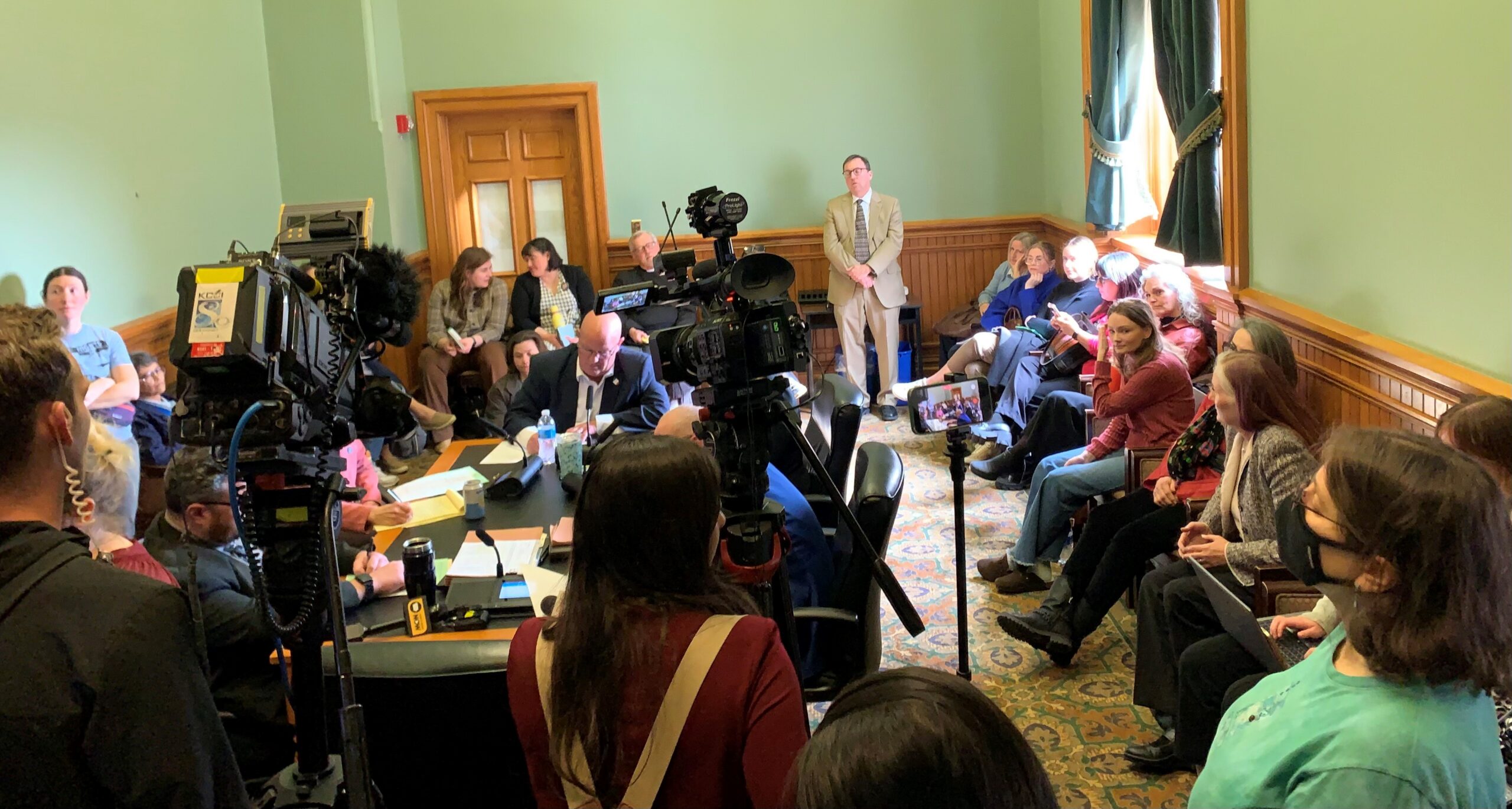 Iowa Senate bill would limit mailing abortion pills into Iowa