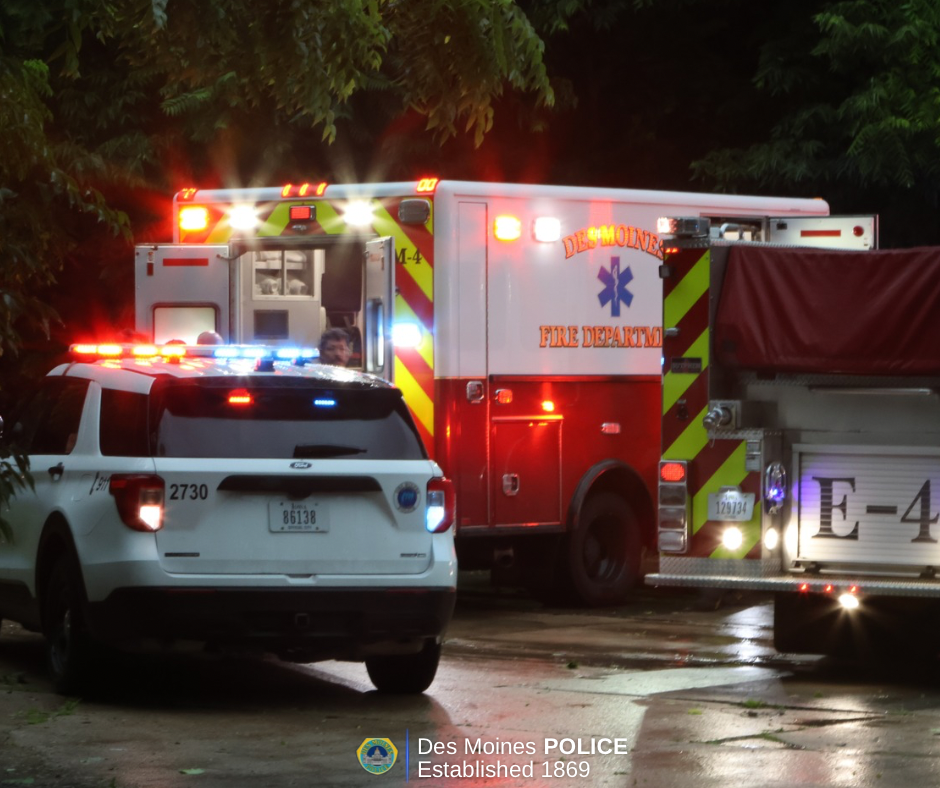 Falling tree kills man in Des Moines during thunderstorm