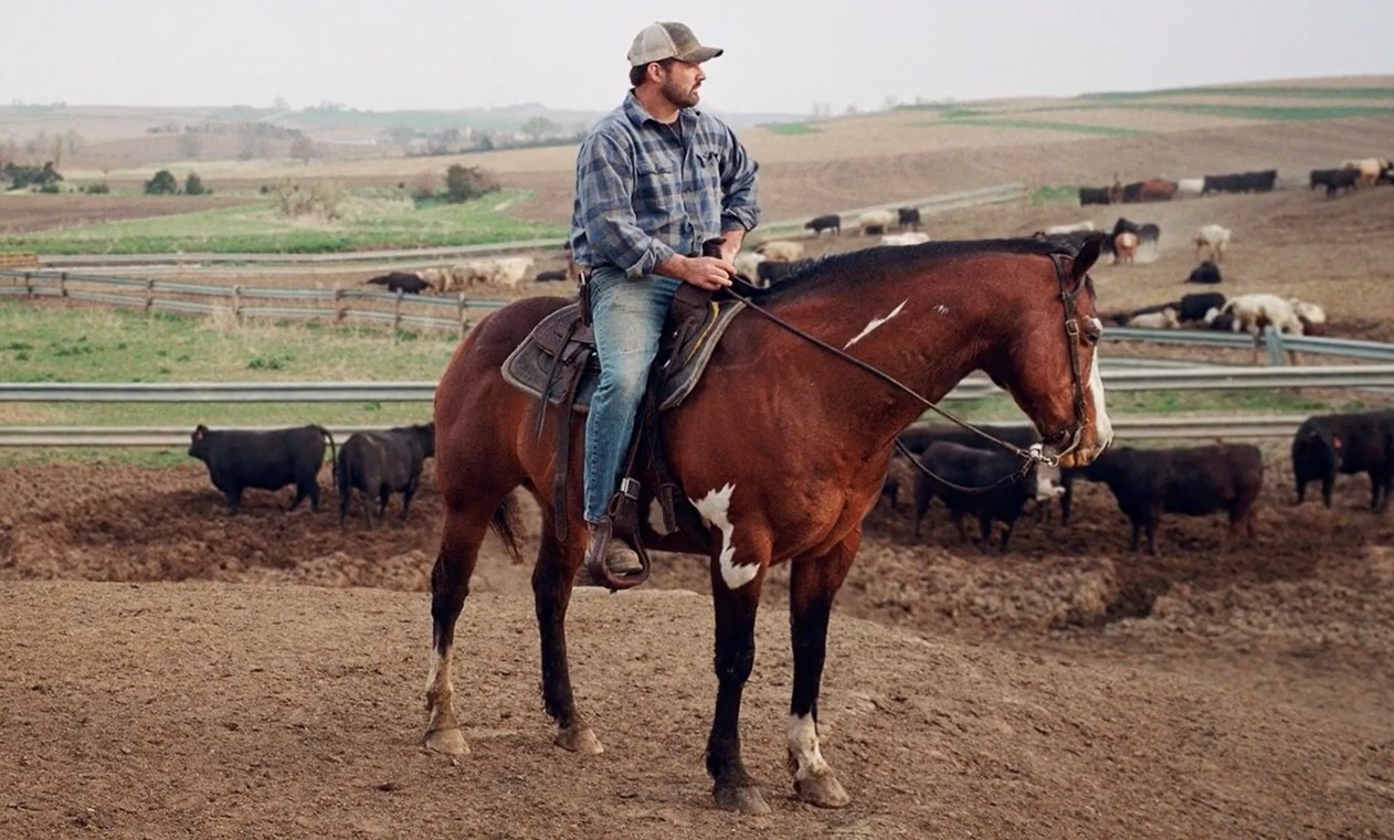 Sand chooses western Iowa farmer as his running mate