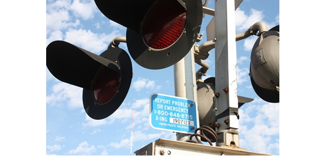 Safety team calls on Iowans to take note of blue signs at rail crossings