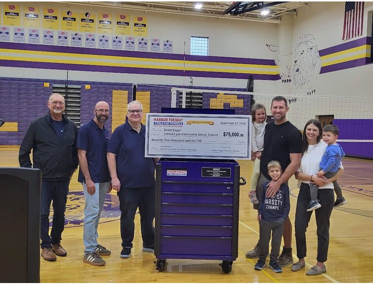 radioiowa.com - Radio Iowa Contributor - Iowa teachers win a prize from national tool company - Radio Iowa